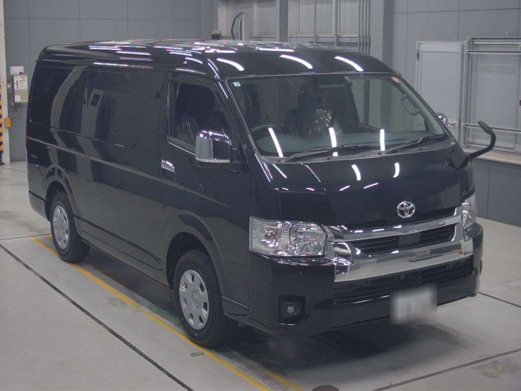 TOYOTA HIACE