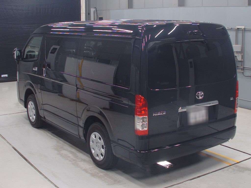 TOYOTA HIACE
