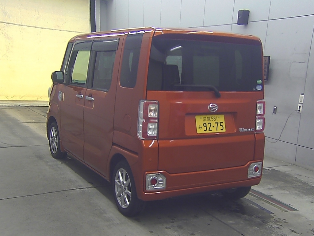 DAIHATSU WAKE