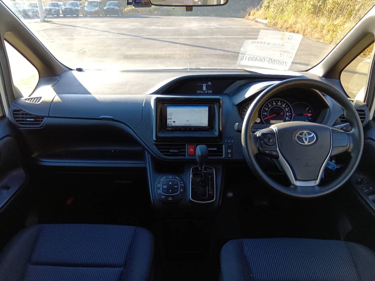 TOYOTA NOAH