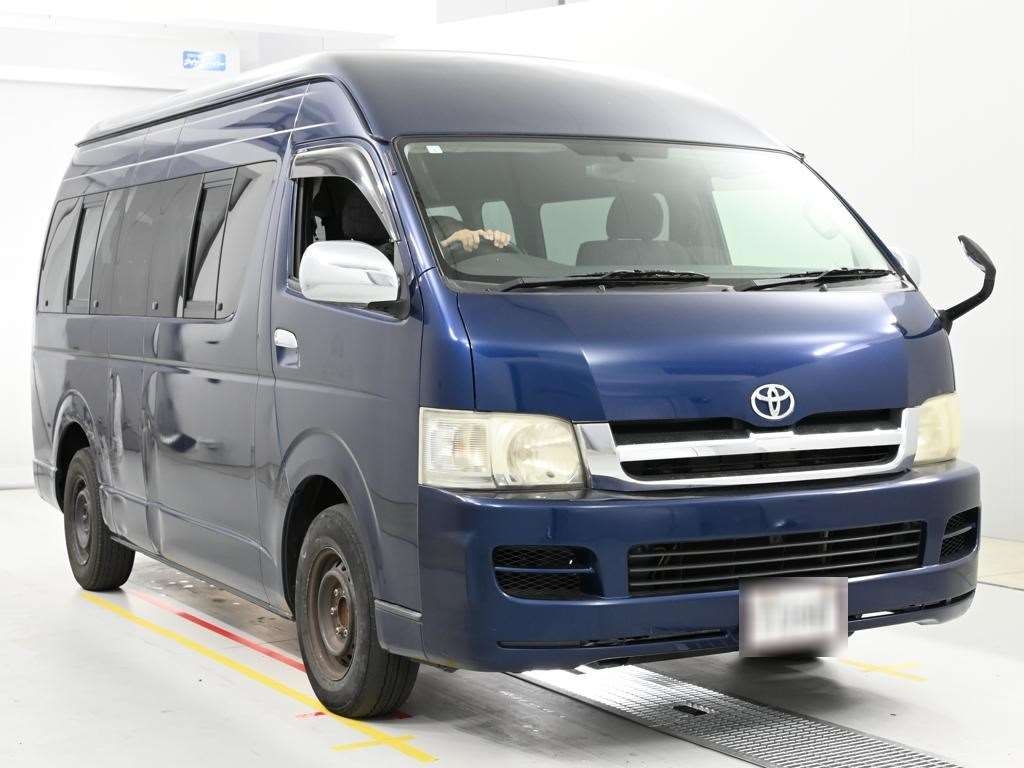 TOYOTA HIACE