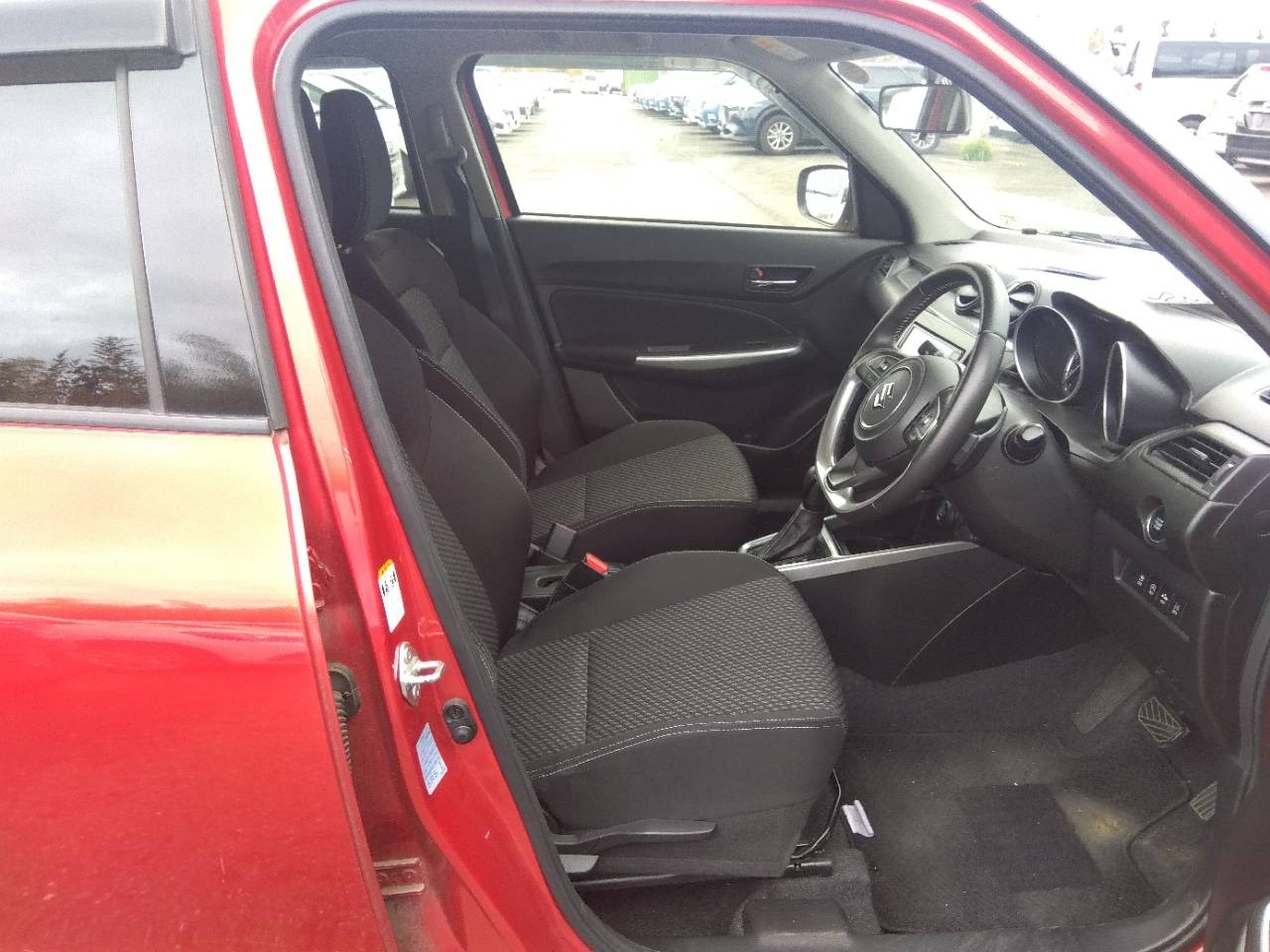 SUZUKI SWIFT