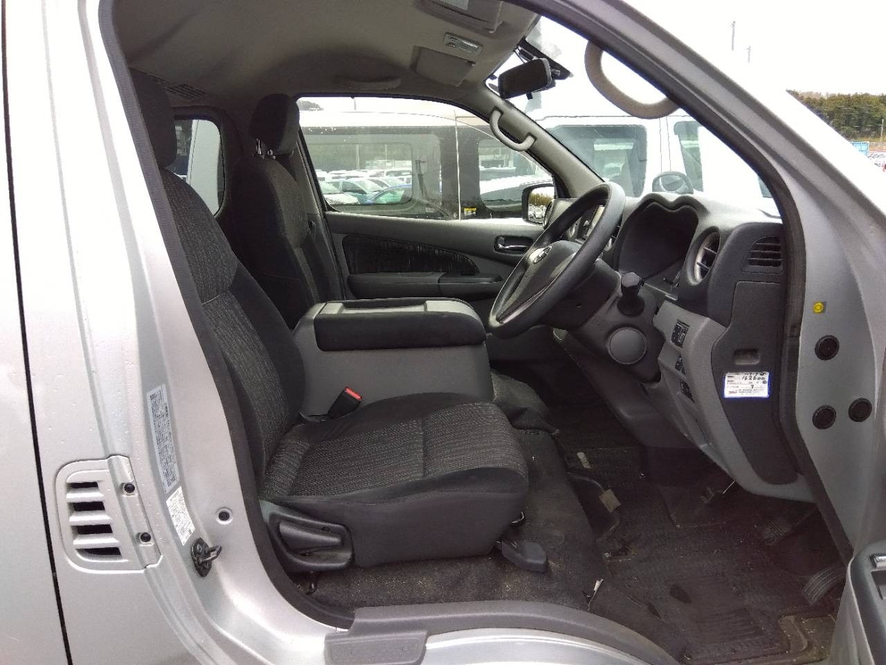 NISSAN NV350 CARAVAN