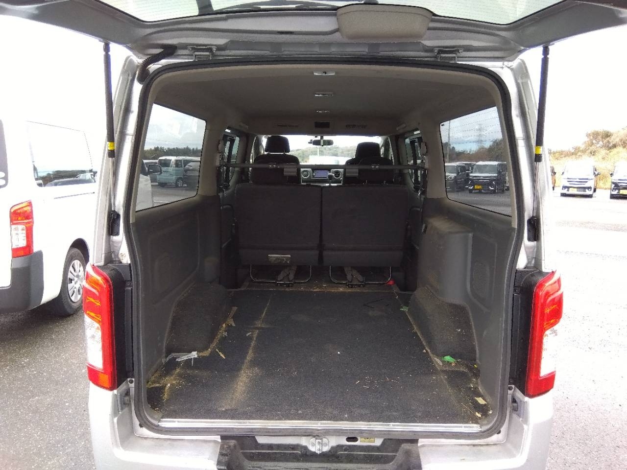 NISSAN NV350 CARAVAN