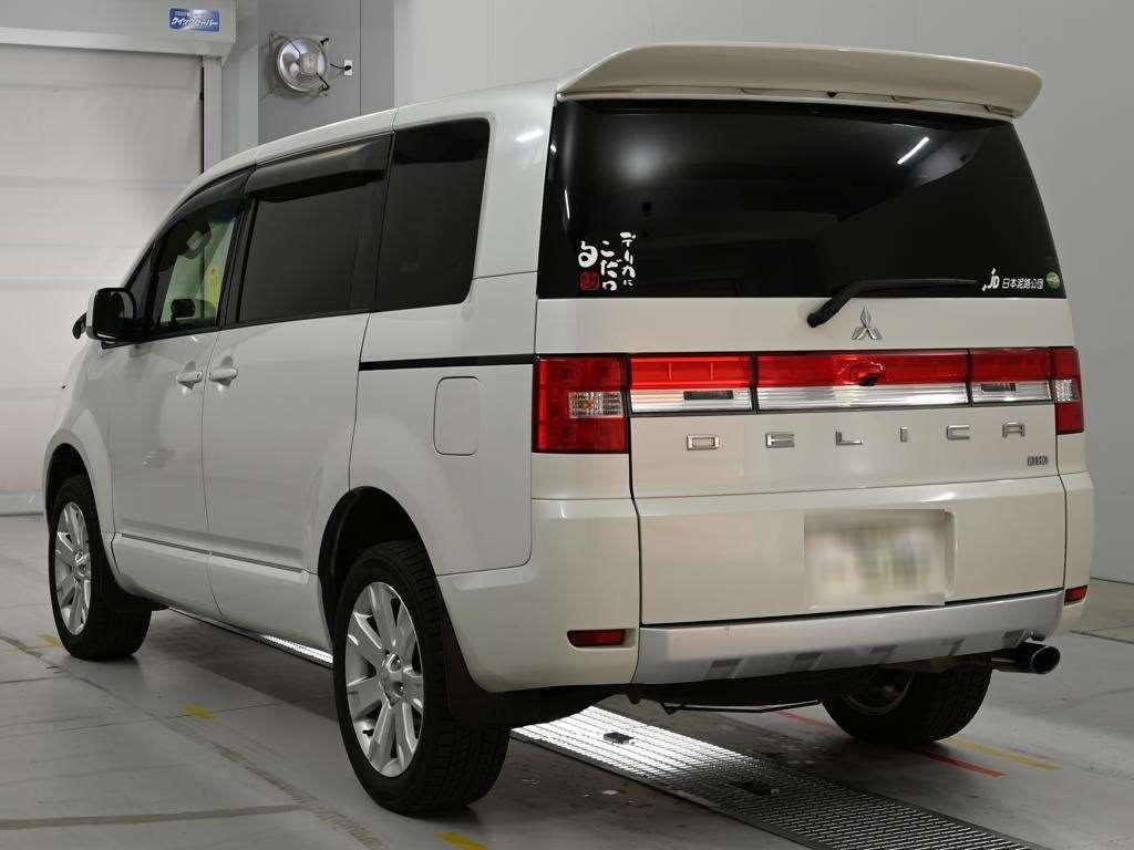 MITSUBISHI DELICA D:5
