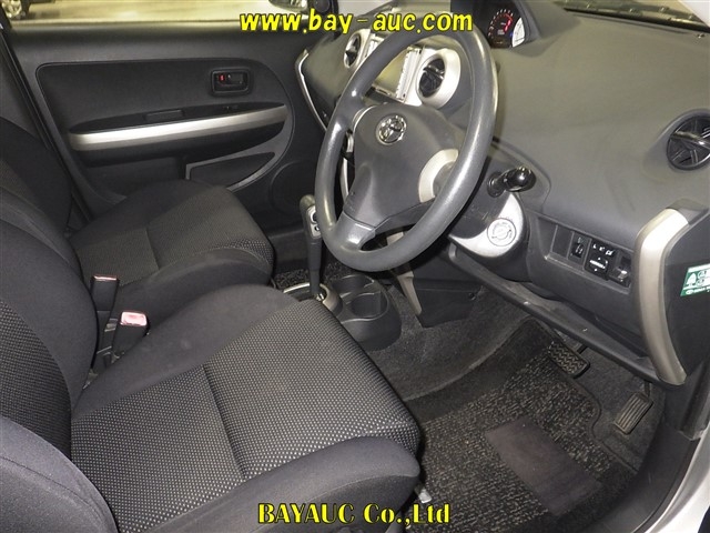 TOYOTA IST