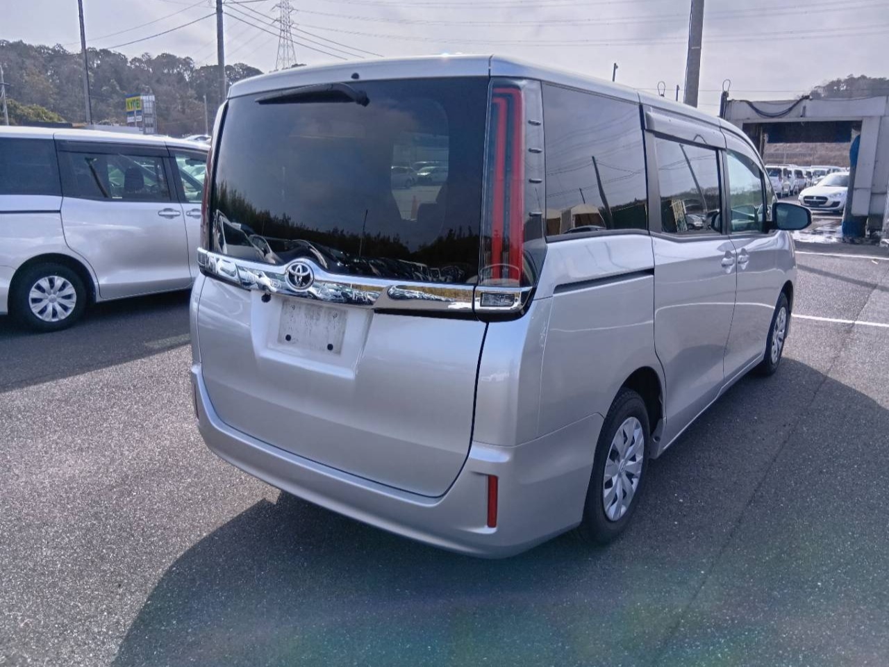 TOYOTA NOAH