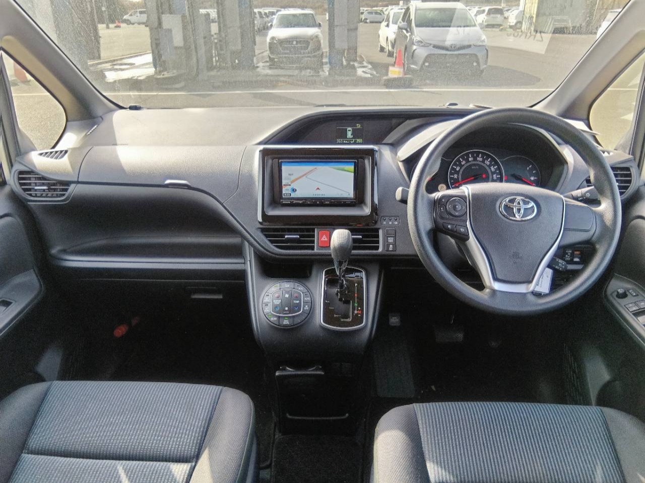 TOYOTA NOAH