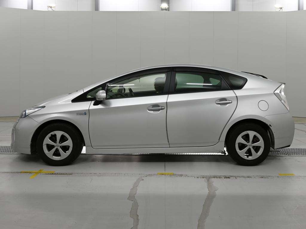 TOYOTA PRIUS PHV