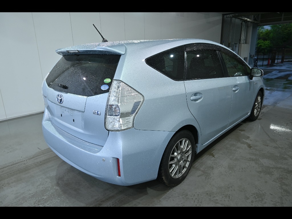 TOYOTA PRIUS ALPHA