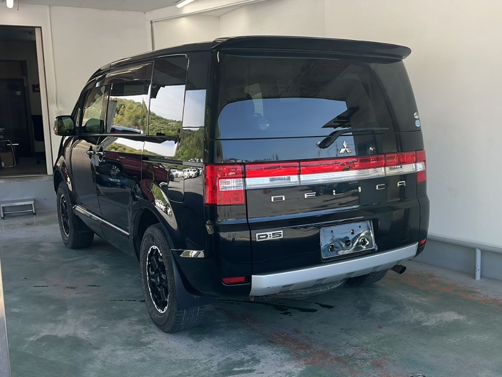 MITSUBISHI DELICA D:5