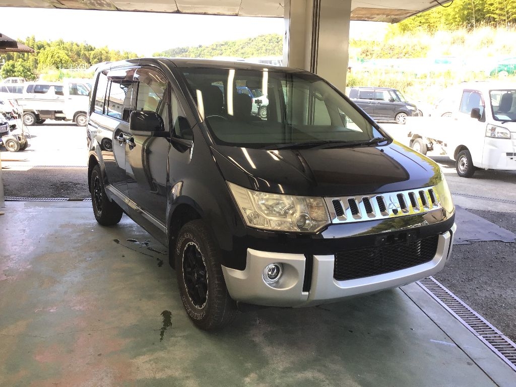 MITSUBISHI DELICA D:5