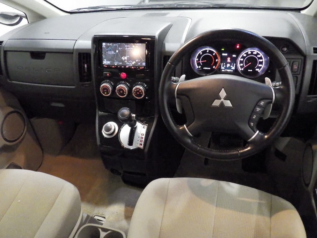 MITSUBISHI DELICA D:5