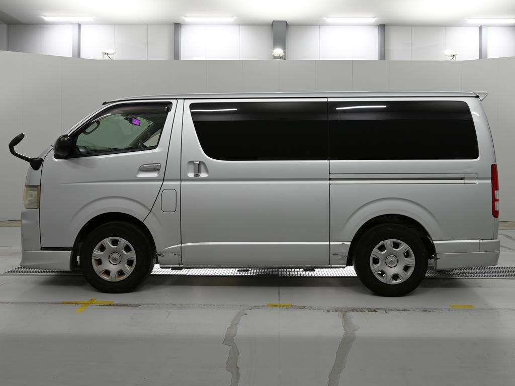 TOYOTA REGIUS ACE