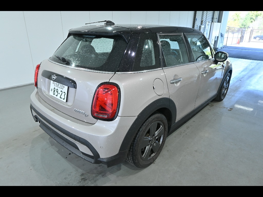 MINI HATCH