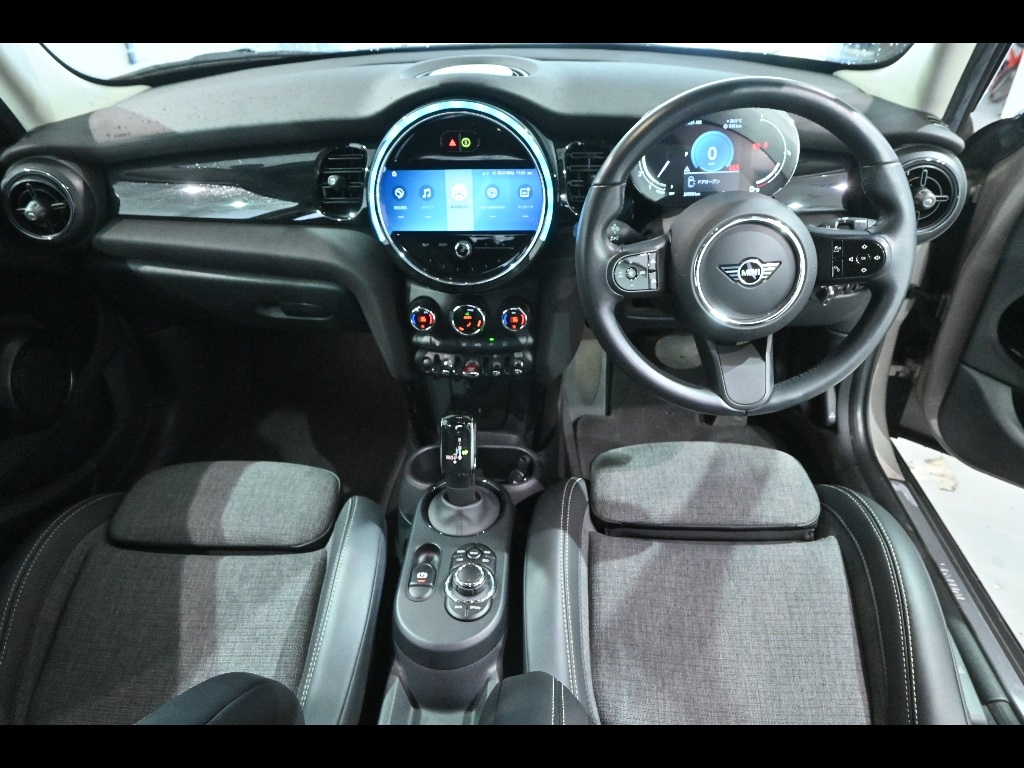 MINI HATCH