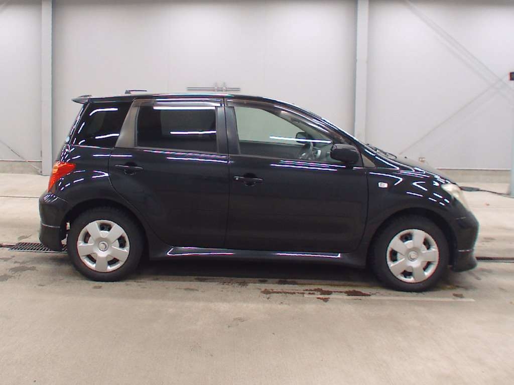 TOYOTA IST