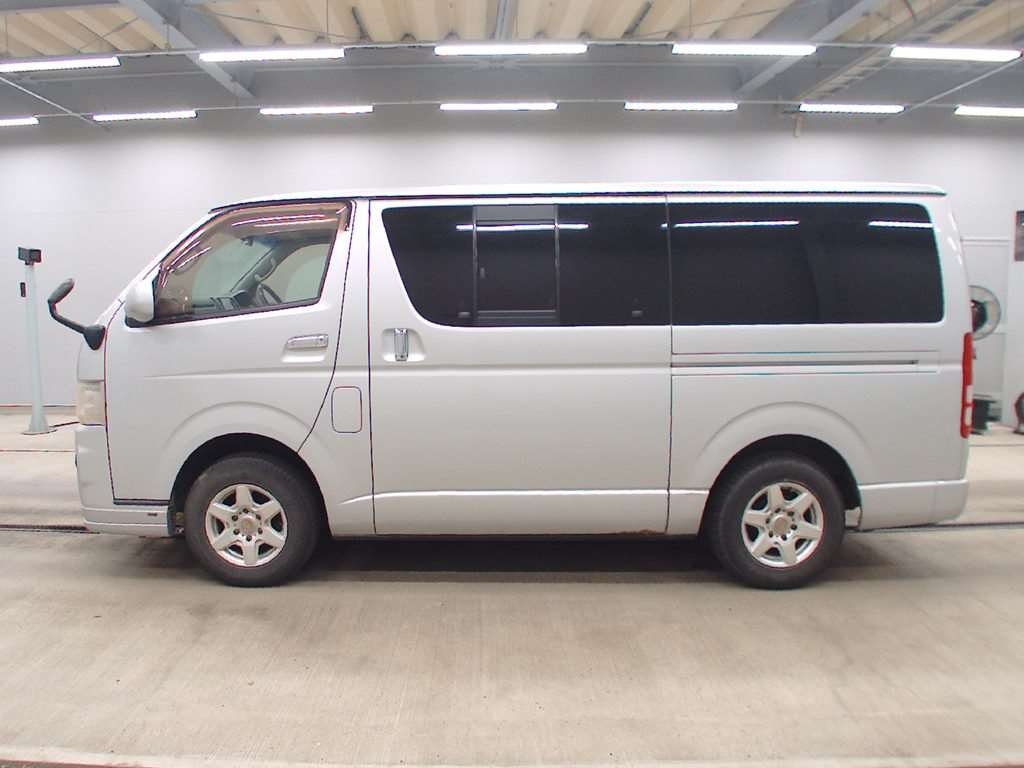 TOYOTA REGIUS ACE
