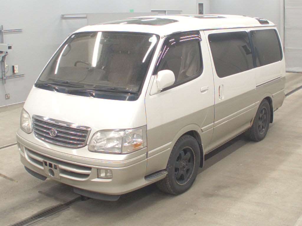 TOYOTA HIACE