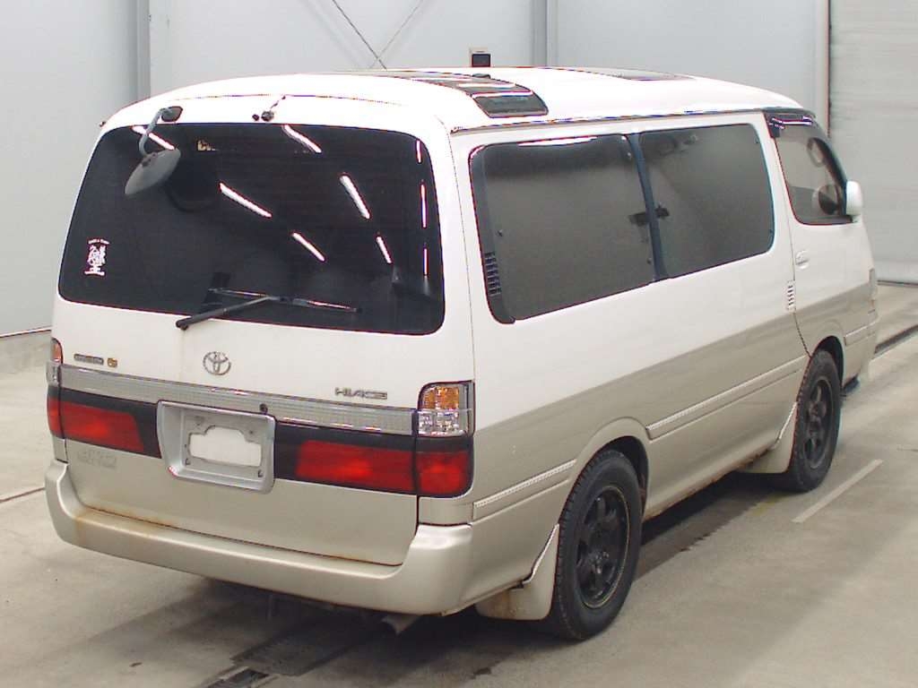 TOYOTA HIACE
