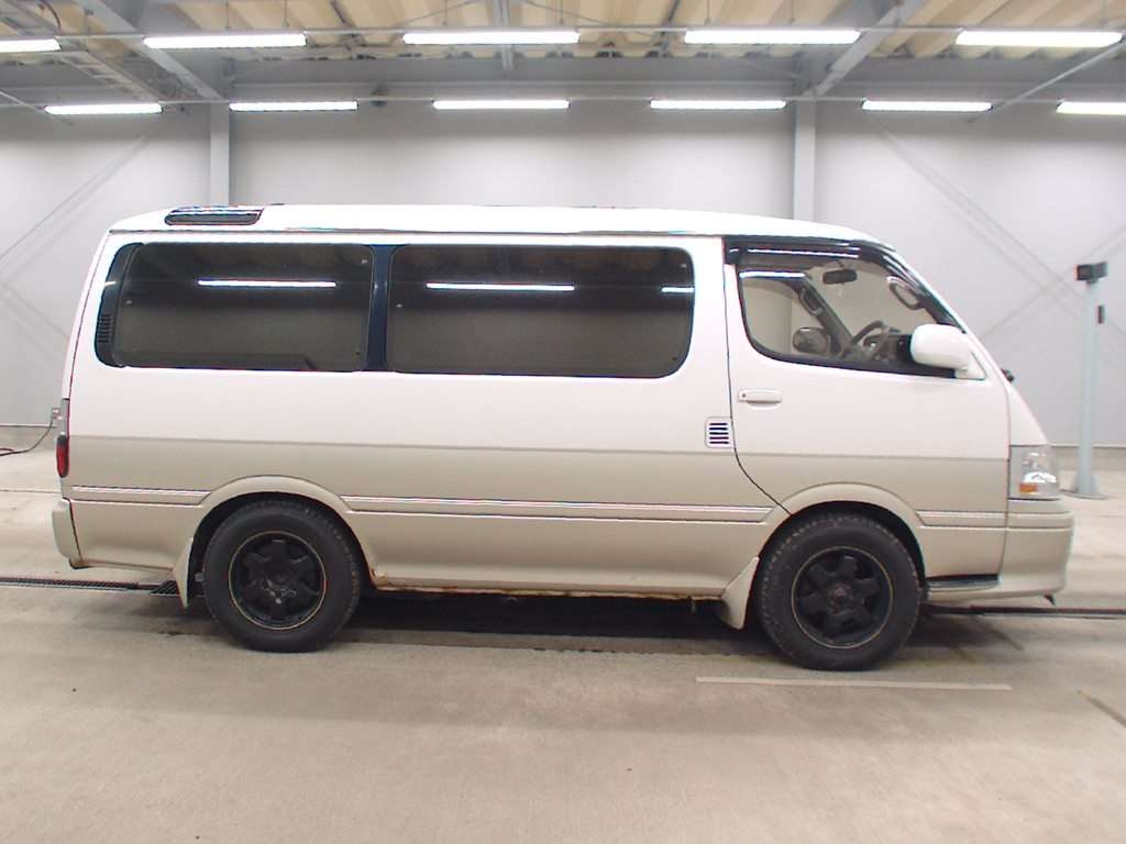 TOYOTA HIACE