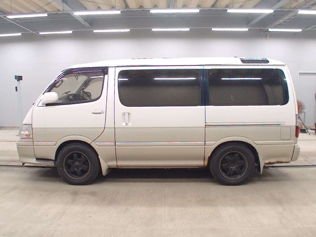 TOYOTA HIACE