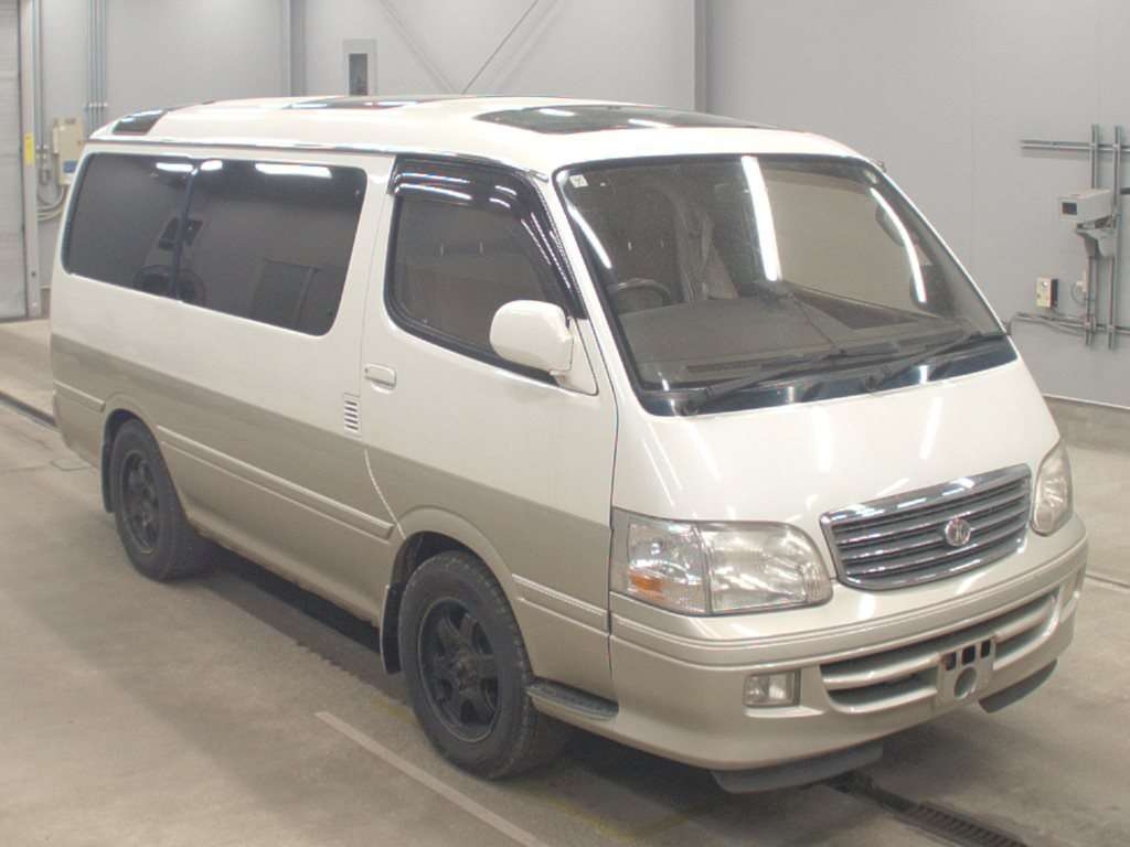 TOYOTA HIACE