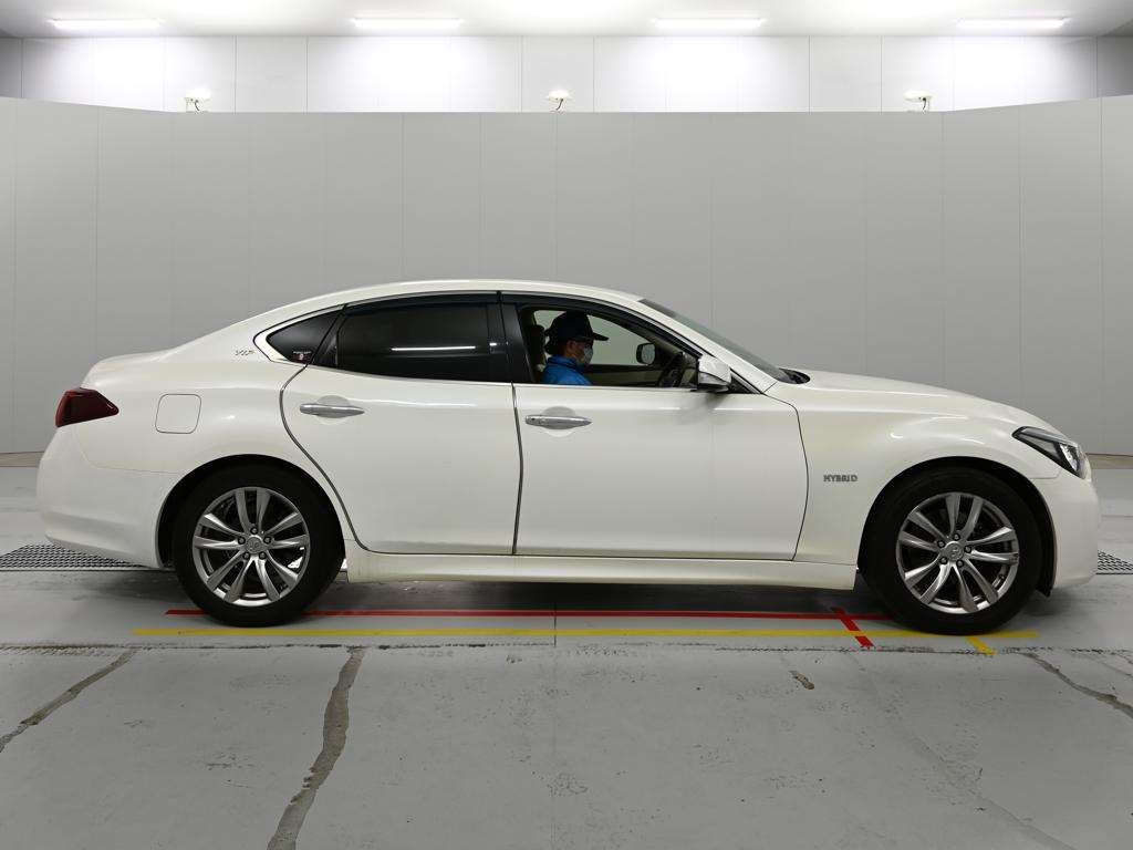 NISSAN FUGA
