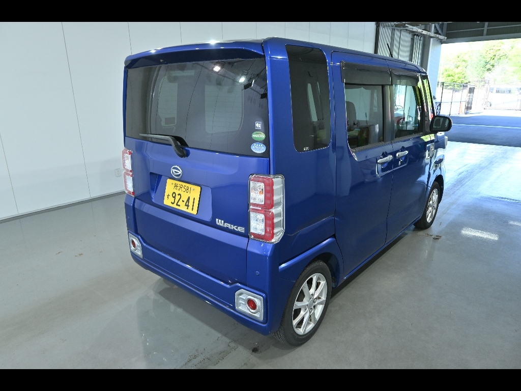 DAIHATSU WAKE