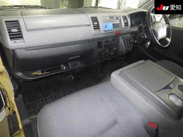 TOYOTA REGIUS ACE
