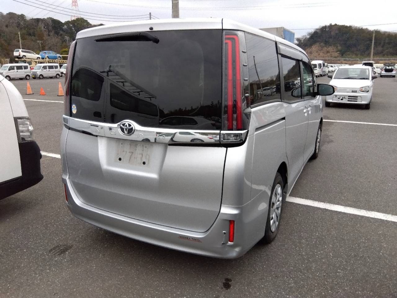 TOYOTA NOAH