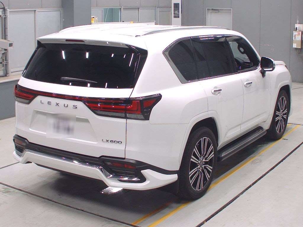 LEXUS LX600