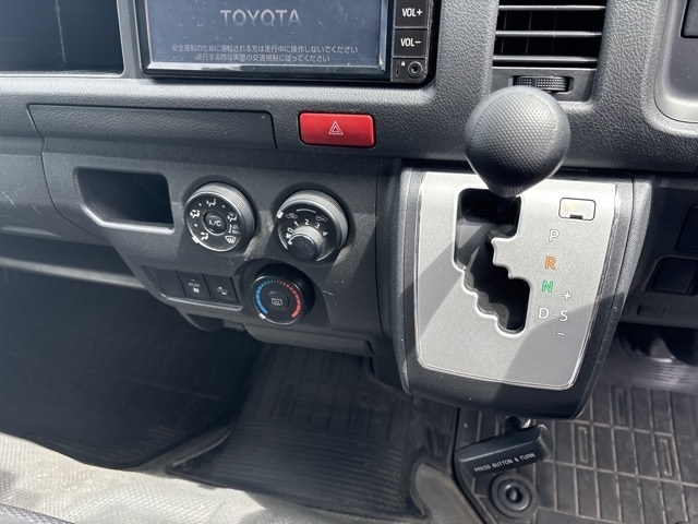 TOYOTA REGIUS ACE