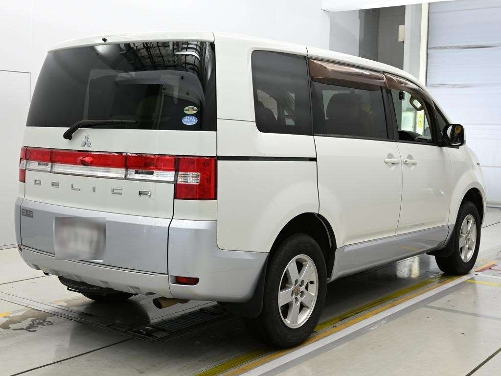 MITSUBISHI DELICA D:5