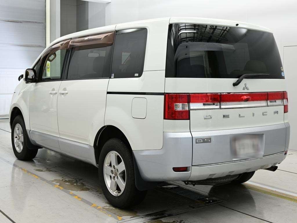 MITSUBISHI DELICA D:5