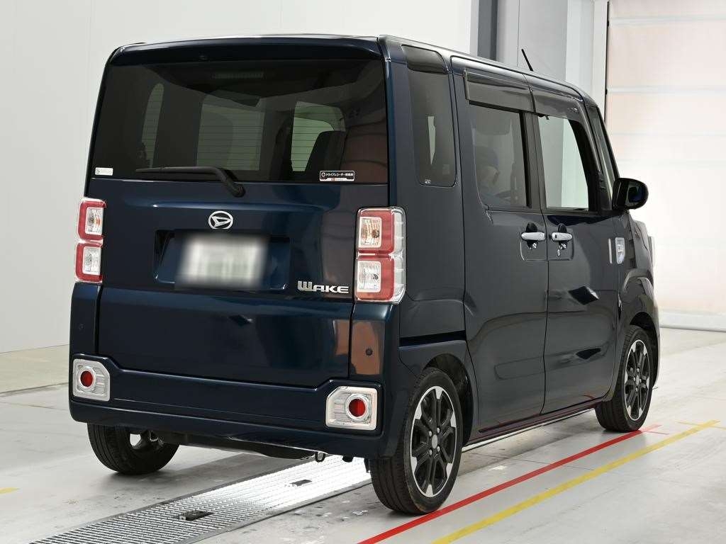 DAIHATSU WAKE