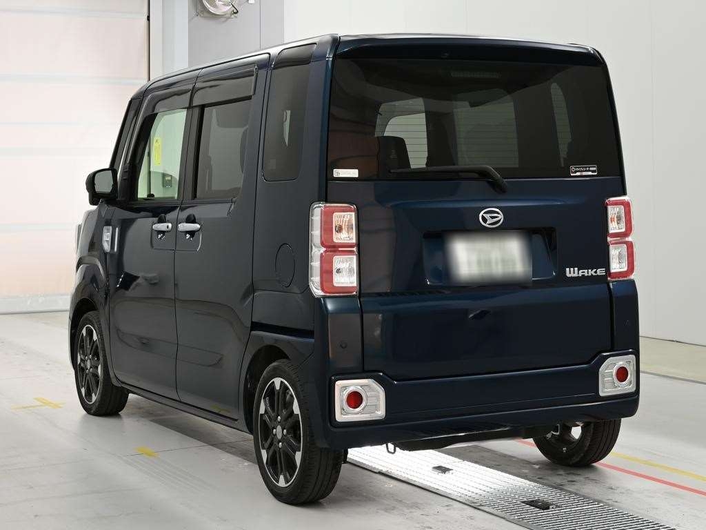 DAIHATSU WAKE