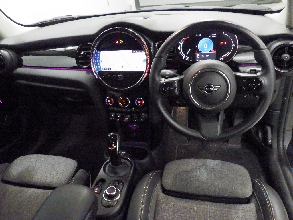 MINI HATCH