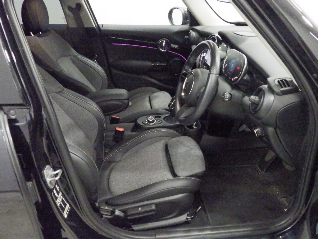 MINI HATCH