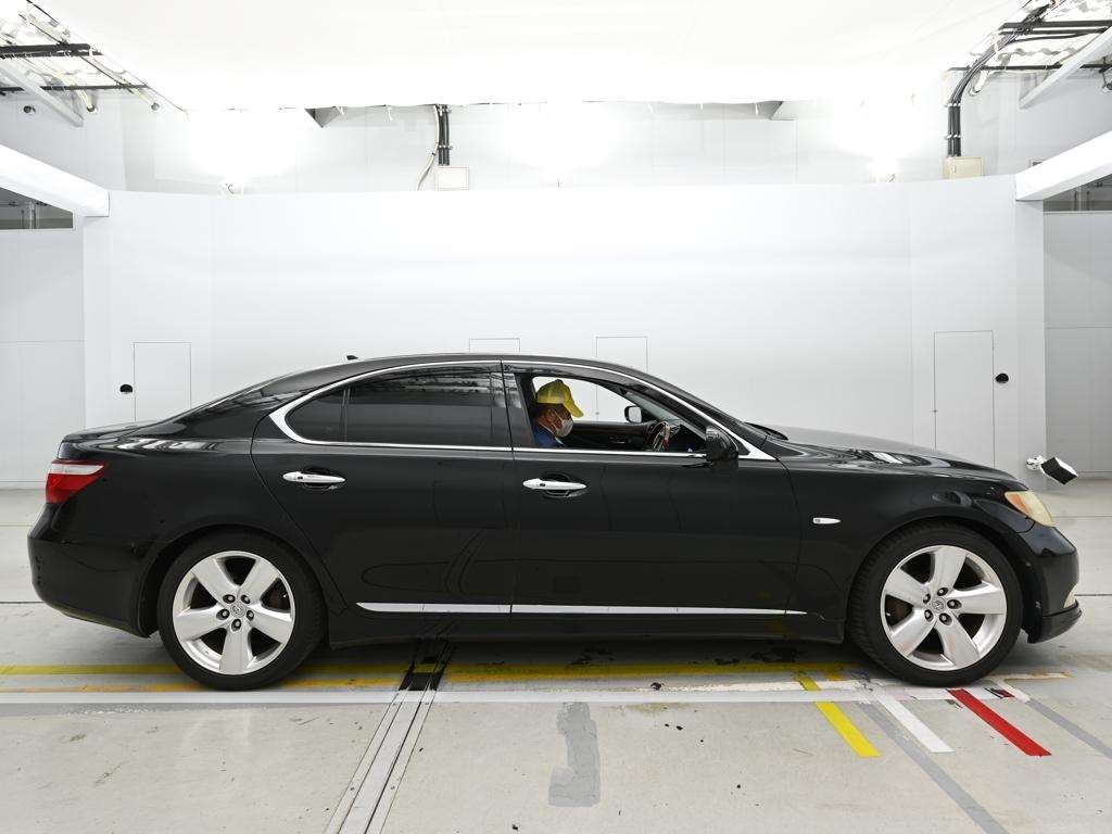 LEXUS LS460