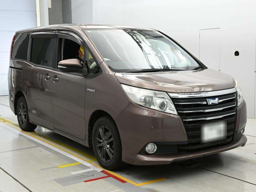 TOYOTA NOAH
