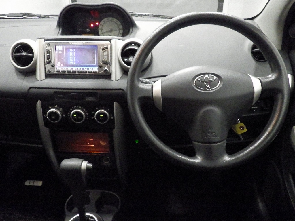 TOYOTA IST
