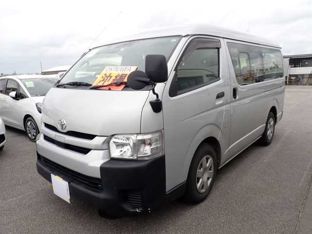 TOYOTA HIACE