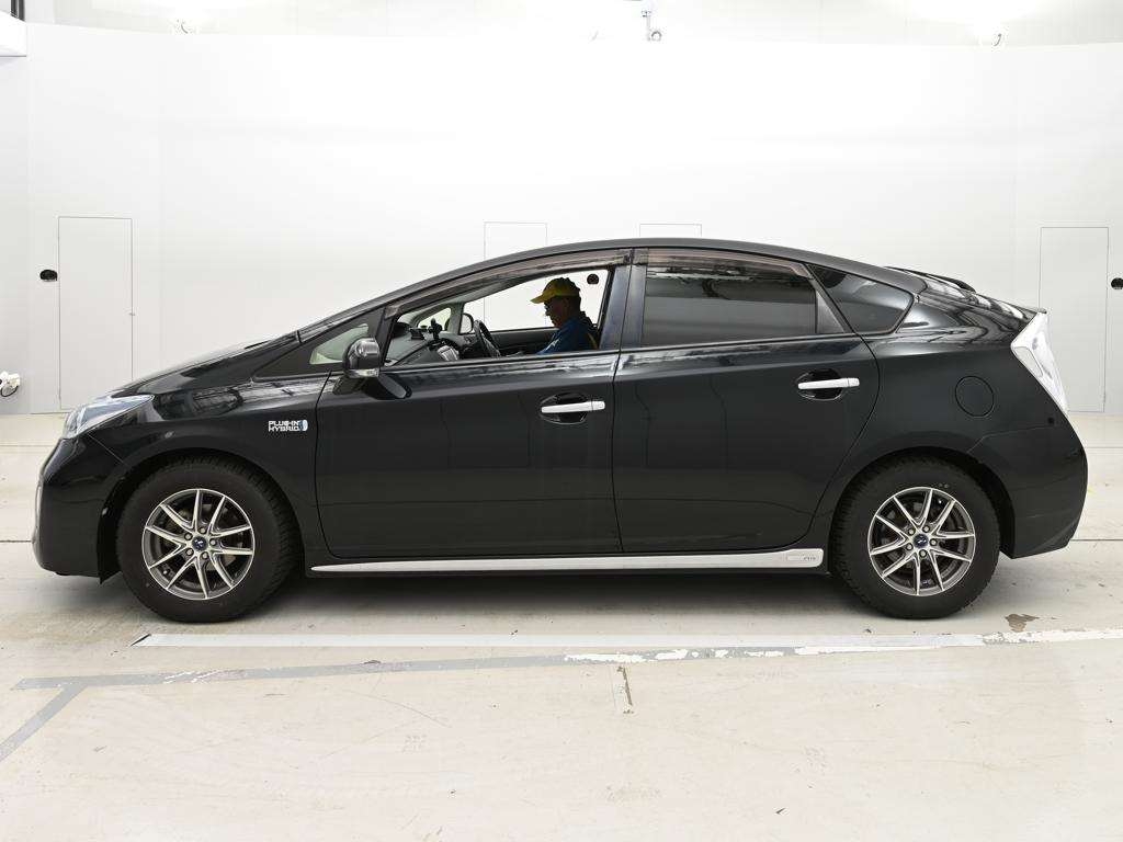 TOYOTA PRIUS PHV