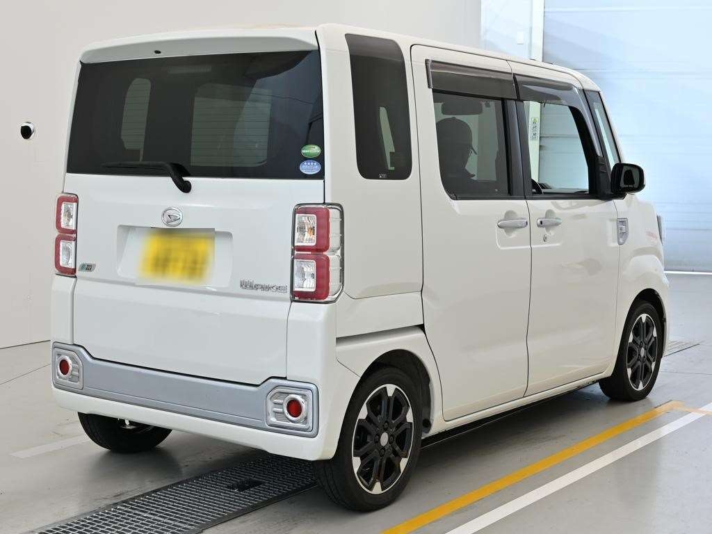 DAIHATSU WAKE