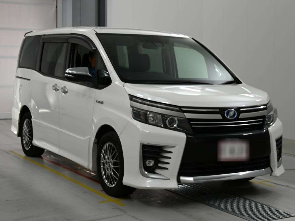 TOYOTA VOXY