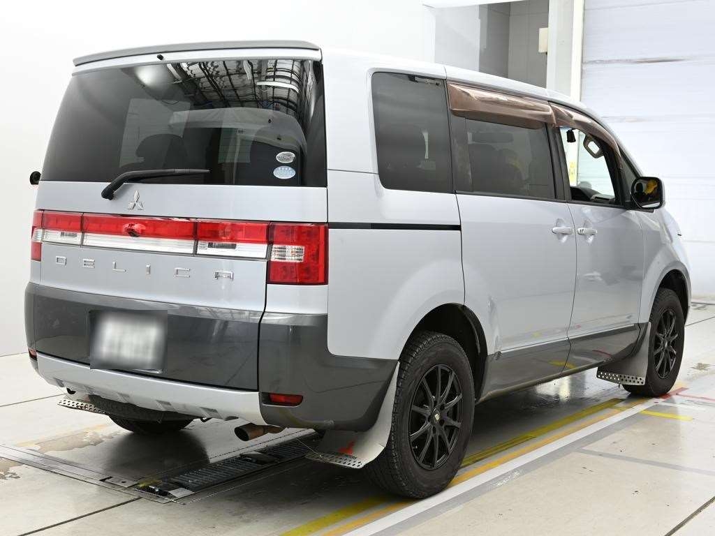 MITSUBISHI DELICA D:5