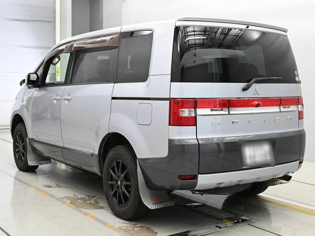 MITSUBISHI DELICA D:5