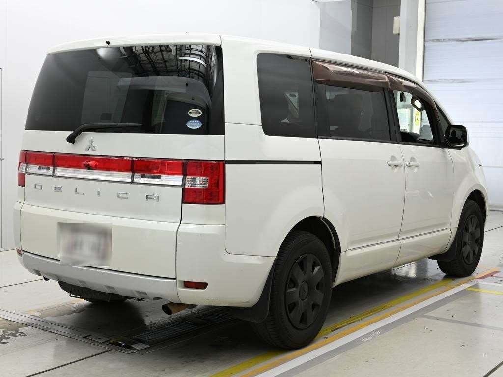 MITSUBISHI DELICA D:5