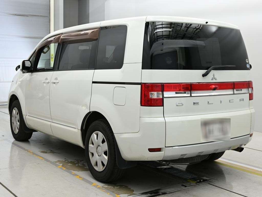 MITSUBISHI DELICA D:5